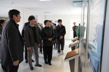 中原学者王立东莅临河科大一附院新区医院参观讲学