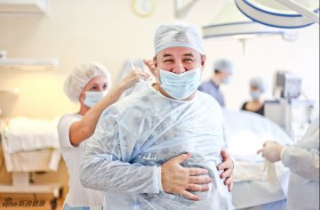 2012年11月,俄罗斯.剖腹产分娩手术全过程