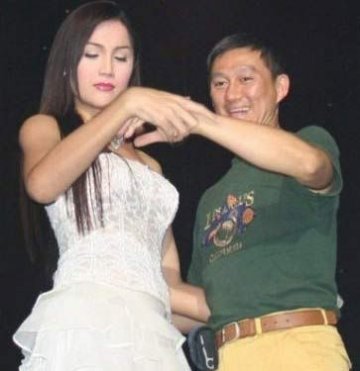 人妖变性揭秘 用食用油注射