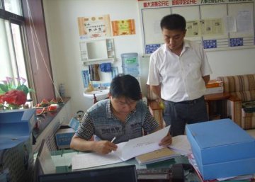 敦煌市卫生局督导检查疾控中心半年工作