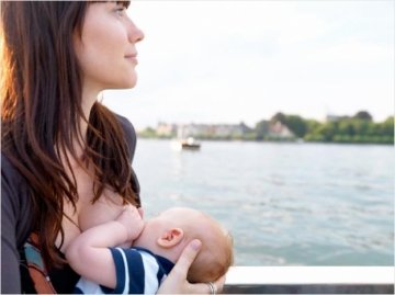 让人动容的母乳喂养温馨时刻