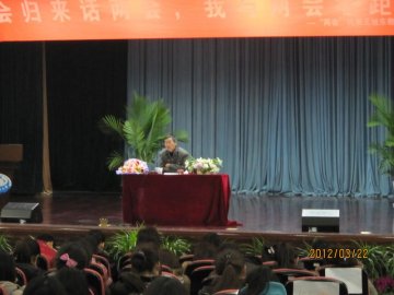 “两会归来话两会--王旭东教授答学生问”访谈活动顺利开办