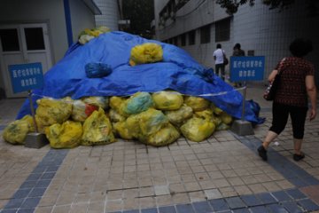 医疗垃圾涌出医院