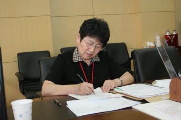 专家组迟宝荣教授继续在临床医学院进行现场考核