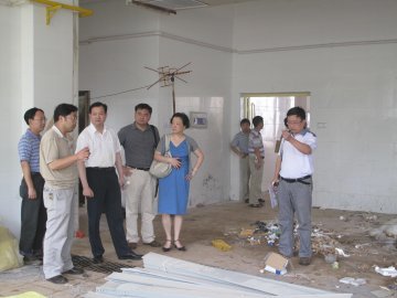 省食品药品监督管理局易佳良副局长考察指导湖南食品药品学院新校区建设