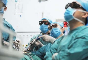 北京首例3D腹腔镜结肠癌直播切除手术
