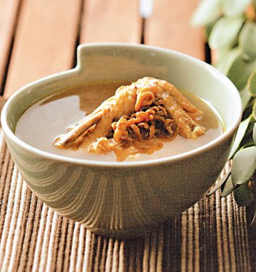 风湿食疗推荐：老桑枝煲鸡汤