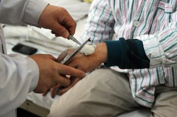 辽宁组织最好医疗条件救治“2·20”喷爆事故伤员