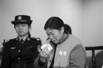 接生婆致男婴死亡产妇重伤潜逃10年获刑