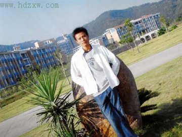 大学生无偿捐赠眼角膜给两位中学生