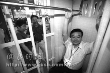 衣柜变身“抗震护身空间”