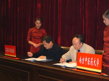 我校首批专家进驻泰州市高港区专家工作站