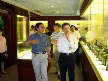 钟志华同志专题调研市中药研究院