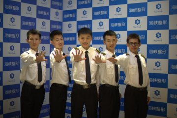 “山东版冲上云霄”组团整形 空少团为何选择海峡？