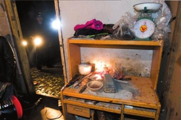 揭秘死猪肉黑窝点：低价买进批发上市