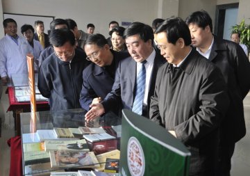 黑龙江省省长王宪魁视察省中医研究院