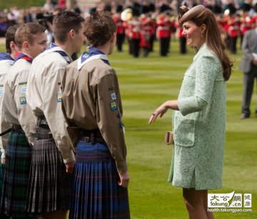 英国凯特王妃被评“最佳着装孕妇”