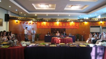 我校举行澳大利亚推拿实习班和国际针灸临床班（挪威团）开学典礼