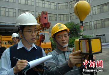 重庆专家现场监测 变电站周边磁感应对人无害