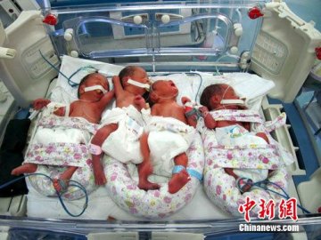 甘肃一产妇顺产3男1女四胞胎 实属罕见