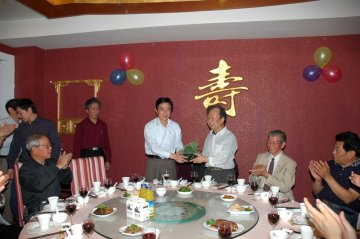 第二临床医学院为杨兆民教授庆祝八十寿辰