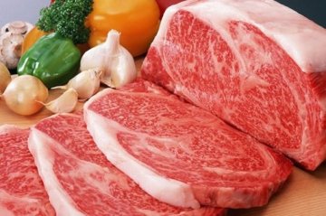 医生永不吃六类食物：玉米饲养的牛肉