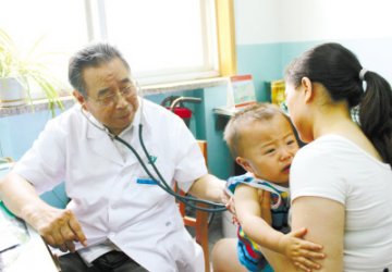 儿科医生8毛钱治好高烧 20年仅给患者打过1针