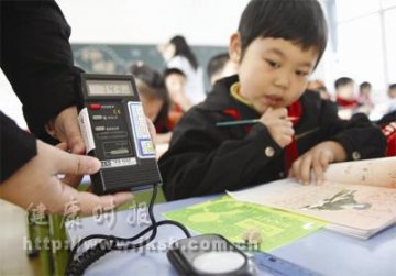 教室光线如何？机器来测一测！