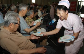 北京博爱医院白衣天使来到北京市第一社会福利院