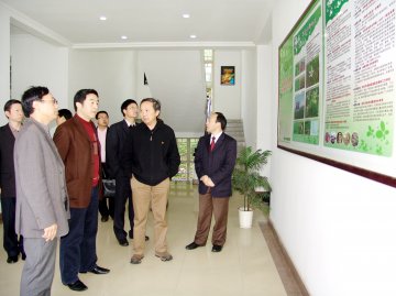 黄明会副书记到中药研究院调研学习实践活动