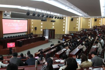 省社科联副主席张颢瀚教授来我校作学习贯彻全国“两会”精神辅导报告
