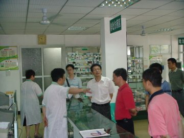 南湖区副区长马纪良带队检查夏季食品药品安全工作