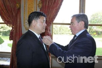 中国卫生部长陈竺获“法国荣誉军团军官勋章”