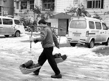 冰雪中的守望天使