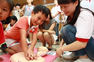 急救要先动手再动口