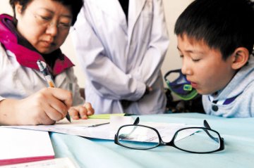 中国儿科医生5大困境：工作苦收入低 奖金不如电梯工