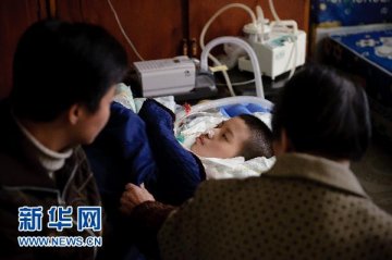 父母自建“ICU”病房看护 儿子 引卫生部部长关注
