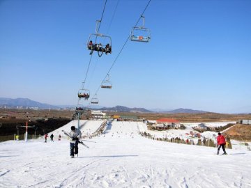 滑雪前坐无影凳可练肌肉