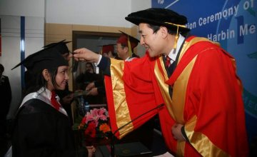 2010届留学生毕业典礼隆重举行