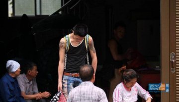 爱没有理由！实拍“同志”的婚姻生活组图