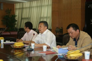 全国人大中医药保护和发展调研团一行来我校调研