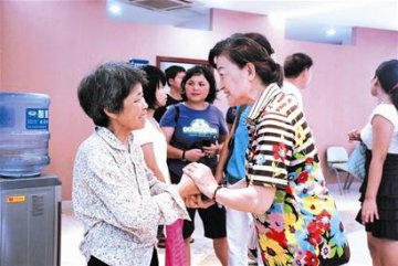母亲拾荒养大女儿后患癌续：收到2.6万元捐款