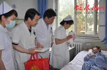 北京胸科医院“新欣家园”为小患者彤彤过儿童节