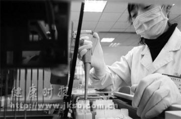首台输血检测分析仪投入使用