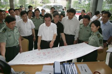亲切的关怀 巨大的鼓舞