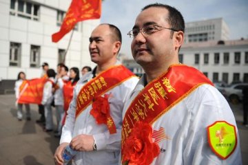 新疆医疗救护队奔赴青海玉树灾区
