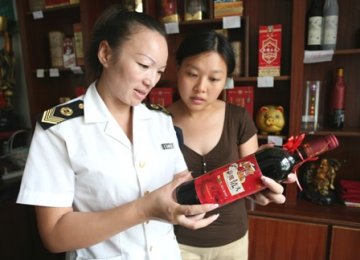 〖图片新闻]数万名内地拾花工饮食安全有了保障