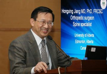 加拿大阿尔伯塔大学教授、哈医大校友江红星回母校讲学