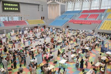 我校2013届毕业生夏季供需洽谈会成功举行