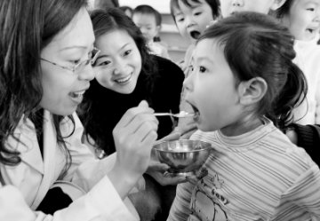 又该给孩子喂糖丸了